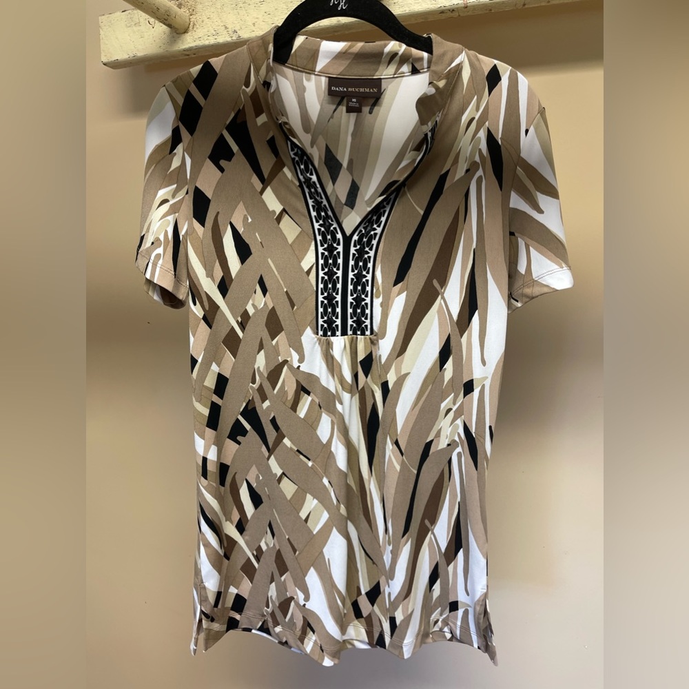 Brand: Dana Buchanan, size: XS, color: tan, stretchy material